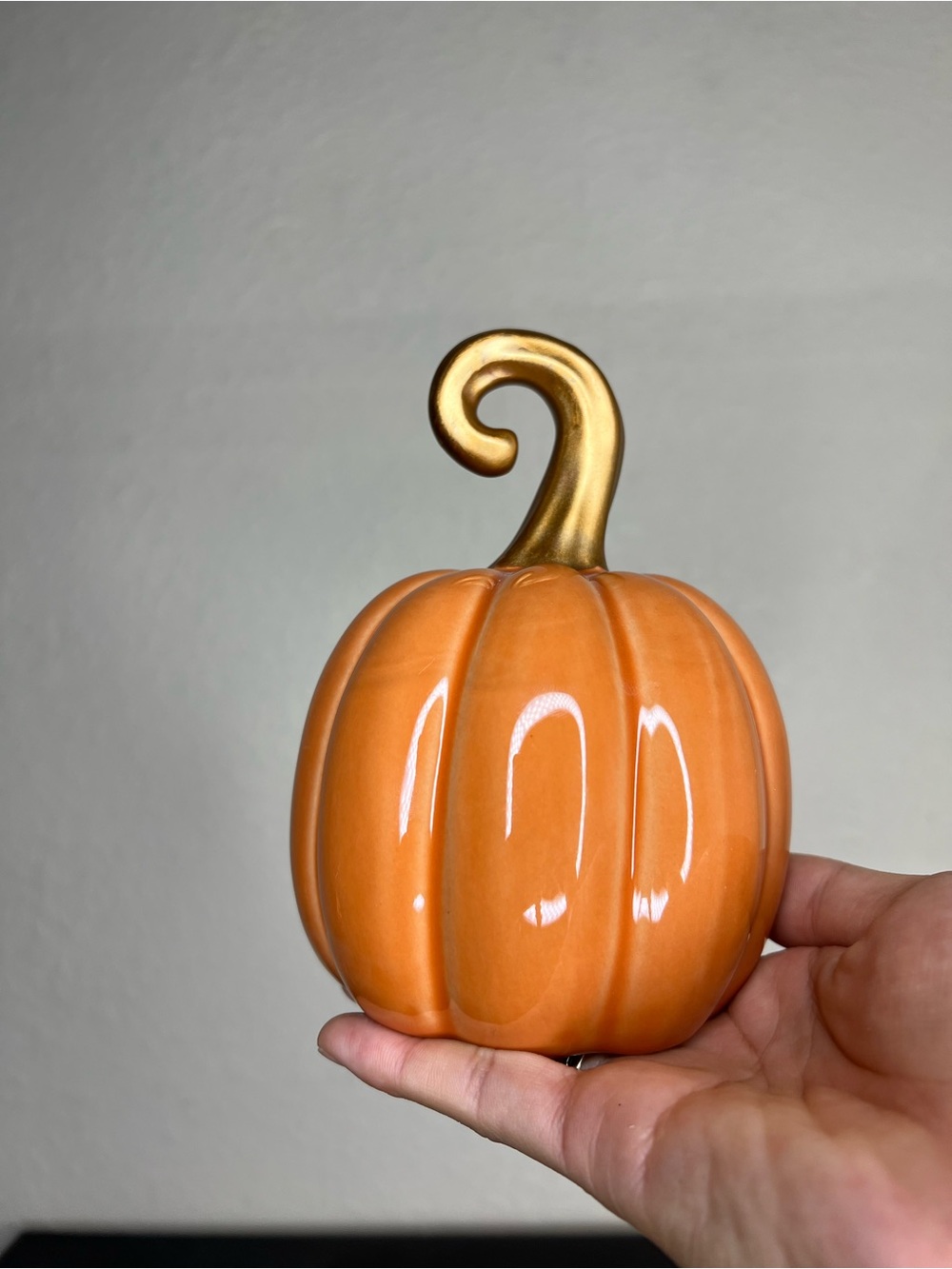 NEW Target Bullseyes Playground Set of 8 Medium & Small Ceramic Pumpkins - Picture 9 of 15
